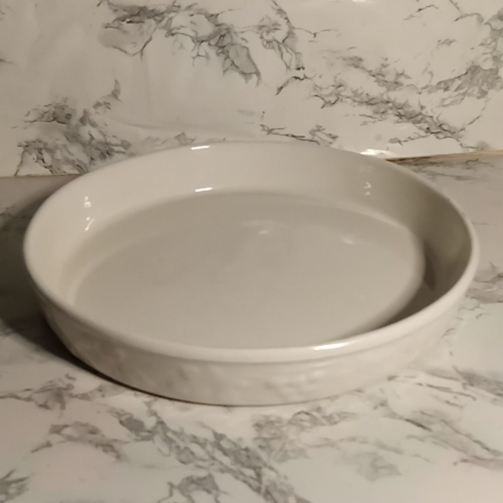 Vintage Gibson Housewares Embossed Fruit 10" Round Baking Dish